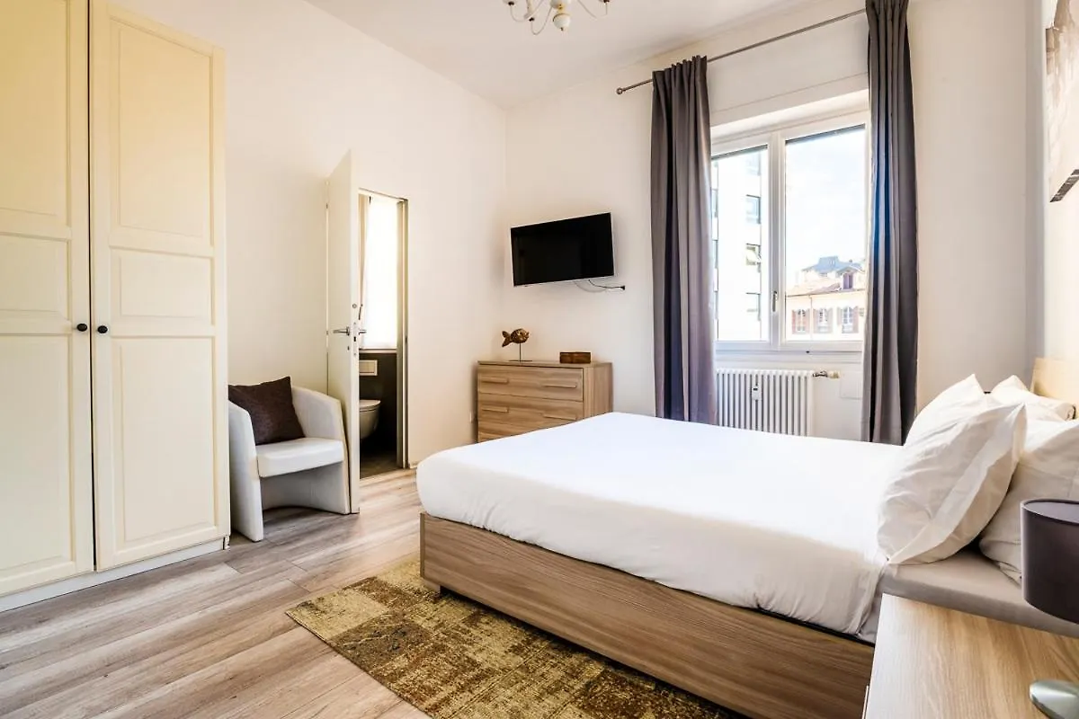 Exclusive 3 Bedrooms Apartment Near Duomo ミラノ 0*,