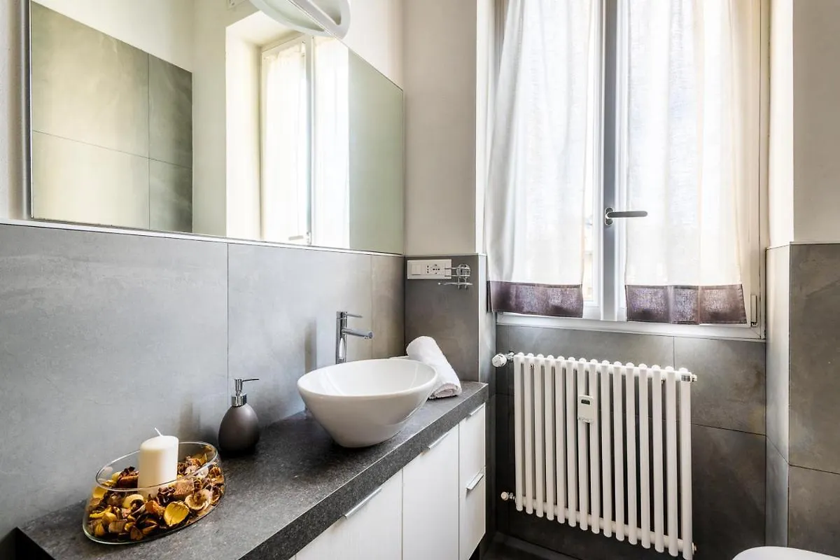 Exclusive 3 Bedrooms Apartment Near Duomo ミラノ