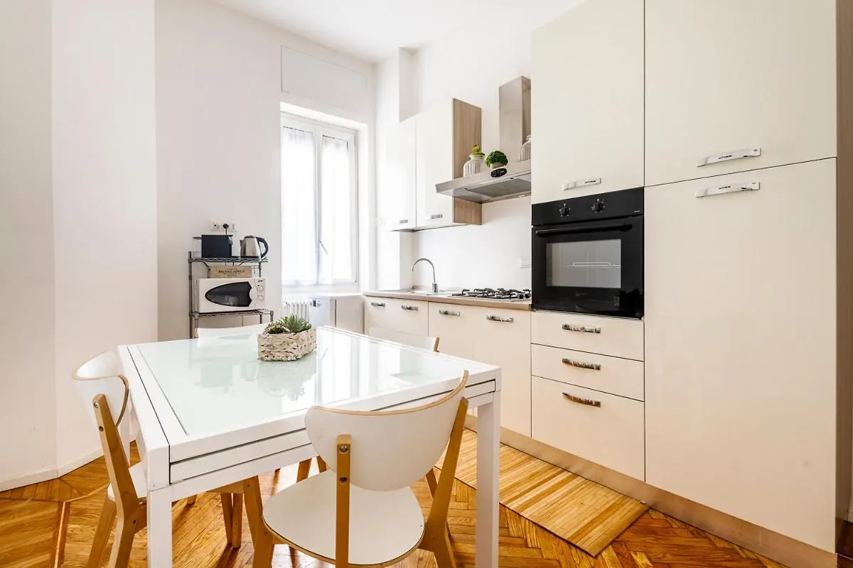 Exclusive 3 Bedrooms Apartment Near Duomo ミラノ