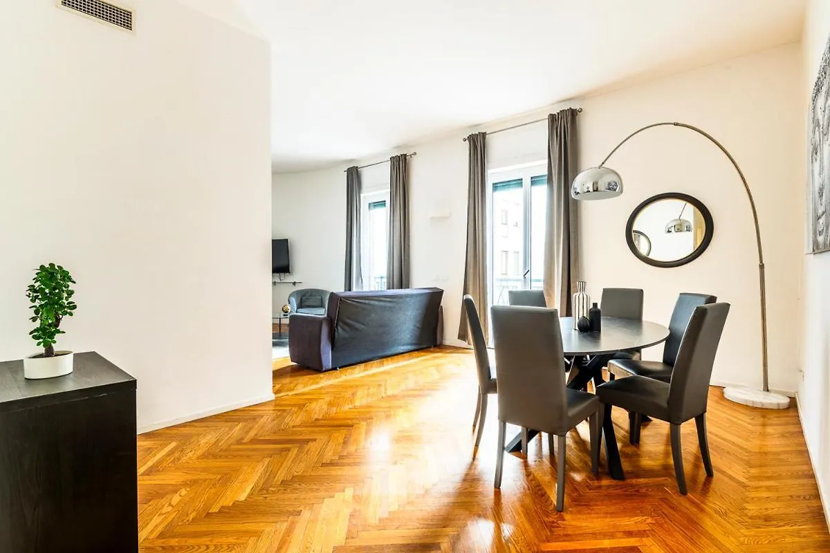 Exclusive 3 Bedrooms Apartment Near Duomo ミラノ