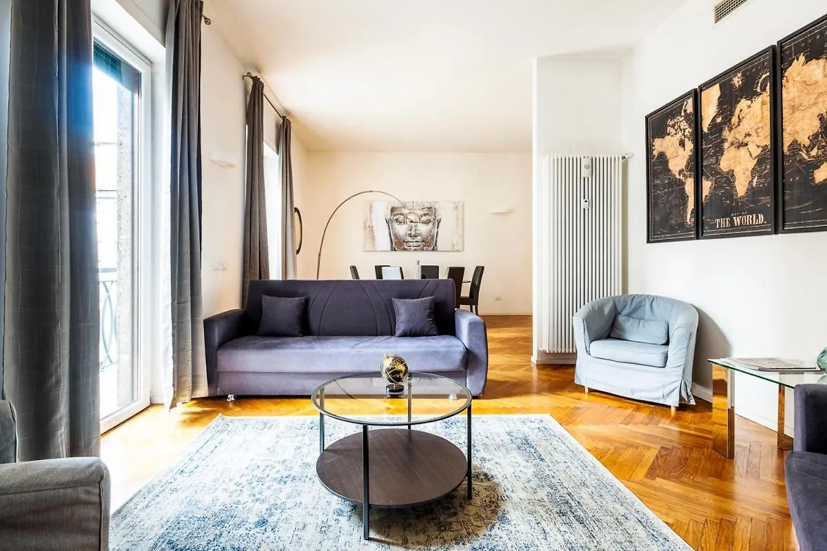 Exclusive 3 Bedrooms Apartment Near Duomo ミラノ