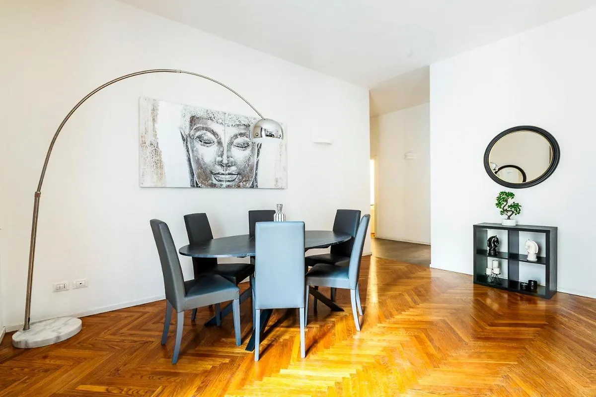 Exclusive 3 Bedrooms Apartment Near Duomo ミラノ
