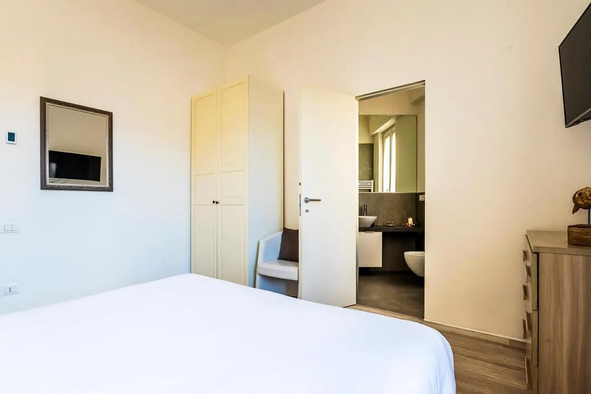 Exclusive 3 Bedrooms Apartment Near Duomo ミラノ イタリア