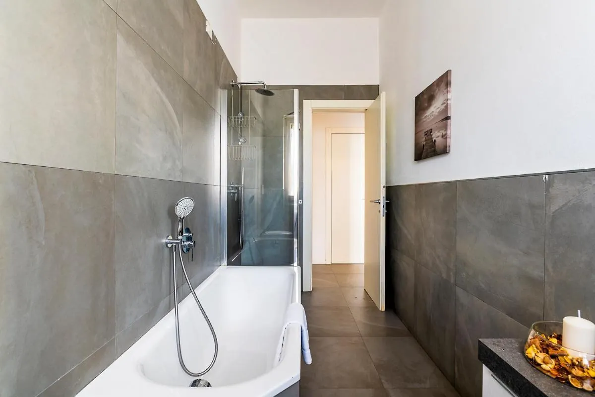Exclusive 3 Bedrooms Apartment Near Duomo ミラノ