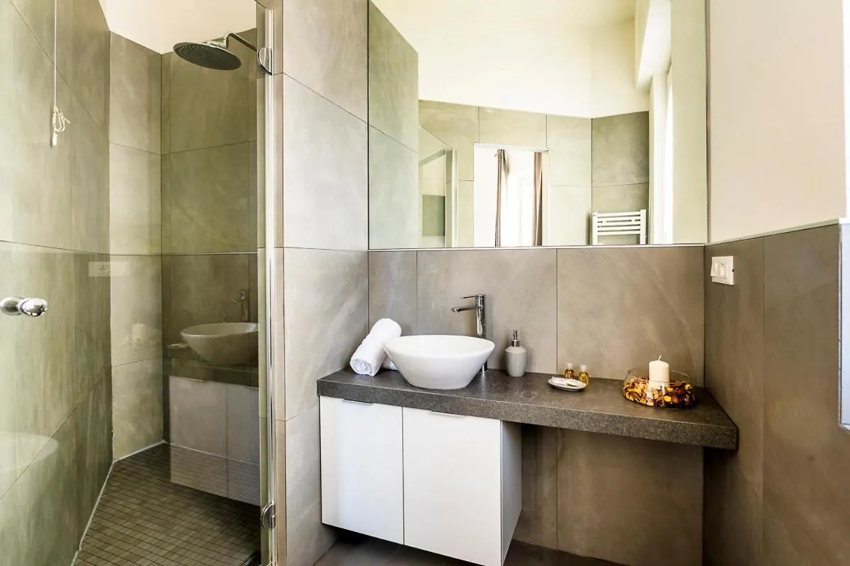 Exclusive 3 Bedrooms Apartment Near Duomo ミラノ