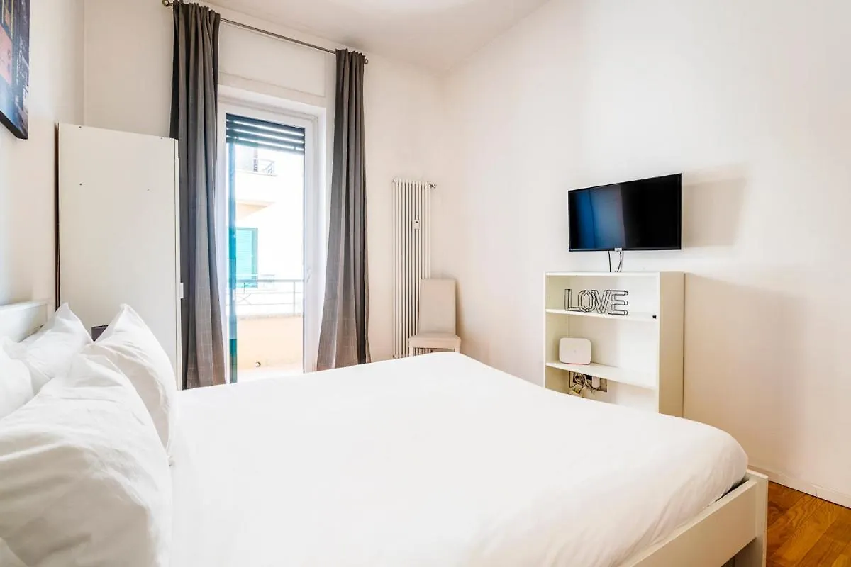 Exclusive 3 Bedrooms Apartment Near Duomo ミラノ 0*,  イタリア