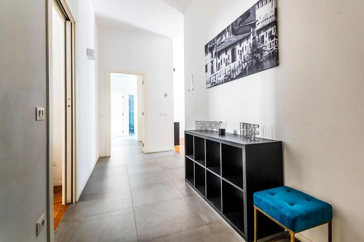 Exclusive 3 Bedrooms Apartment Near Duomo ミラノ 0*,  イタリア