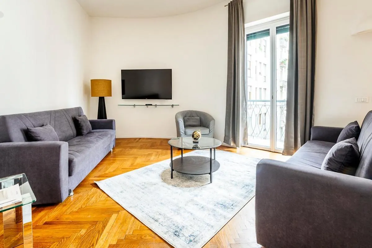 Exclusive 3 Bedrooms Apartment Near Duomo ミラノ