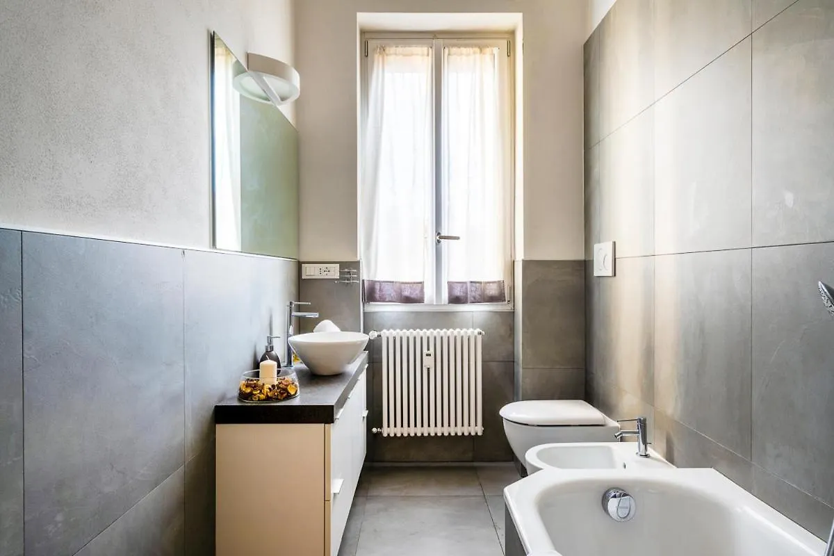 Exclusive 3 Bedrooms Apartment Near Duomo ミラノ