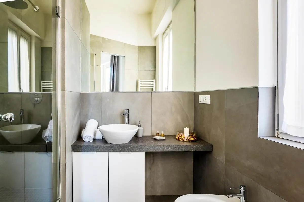 Exclusive 3 Bedrooms Apartment Near Duomo Milan 0*,