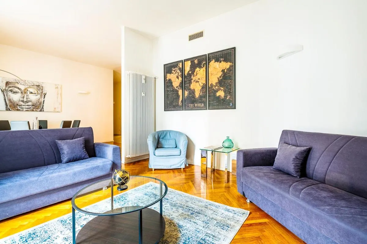 Exclusive 3 Bedrooms Apartment Near Duomo location